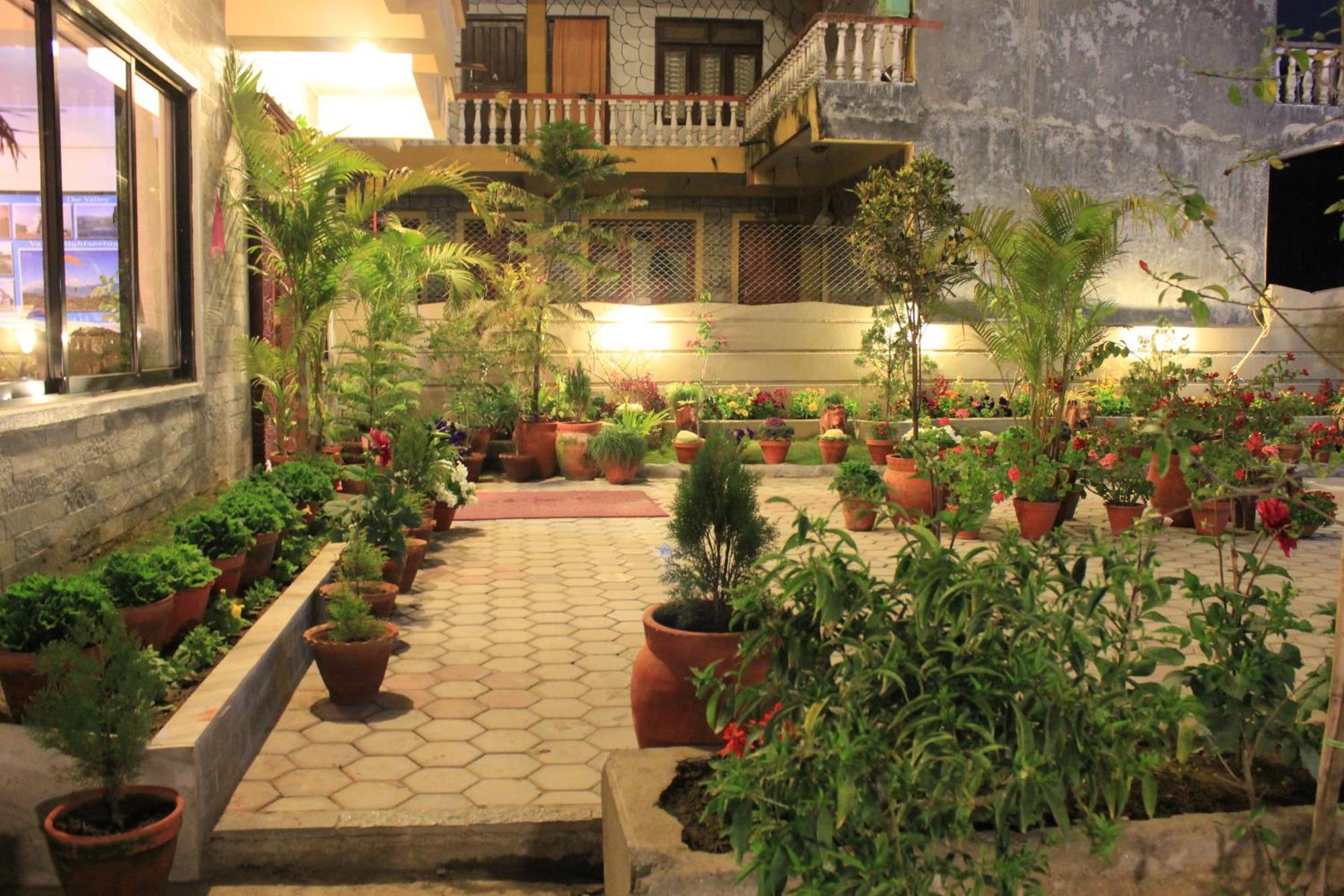 Hotel Orchid Pokhara Esterno foto