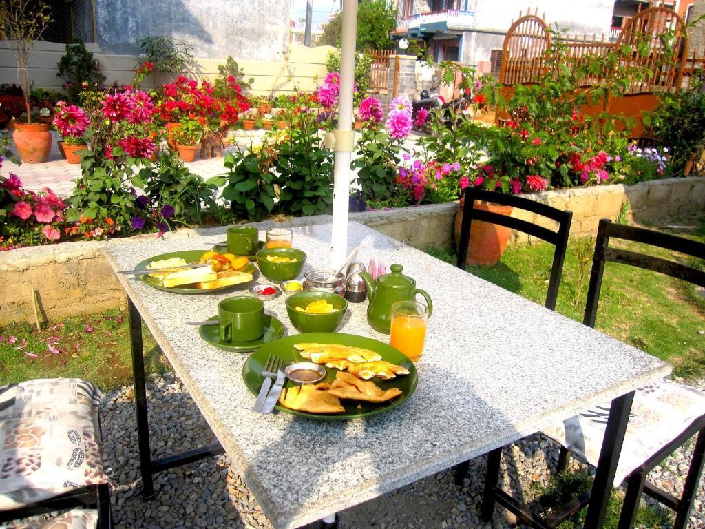 Hotel Orchid Pokhara Esterno foto