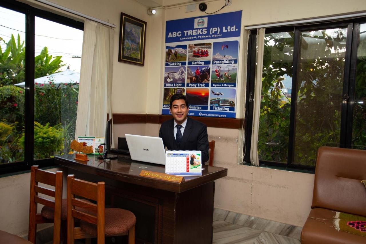 Hotel Orchid Pokhara Esterno foto