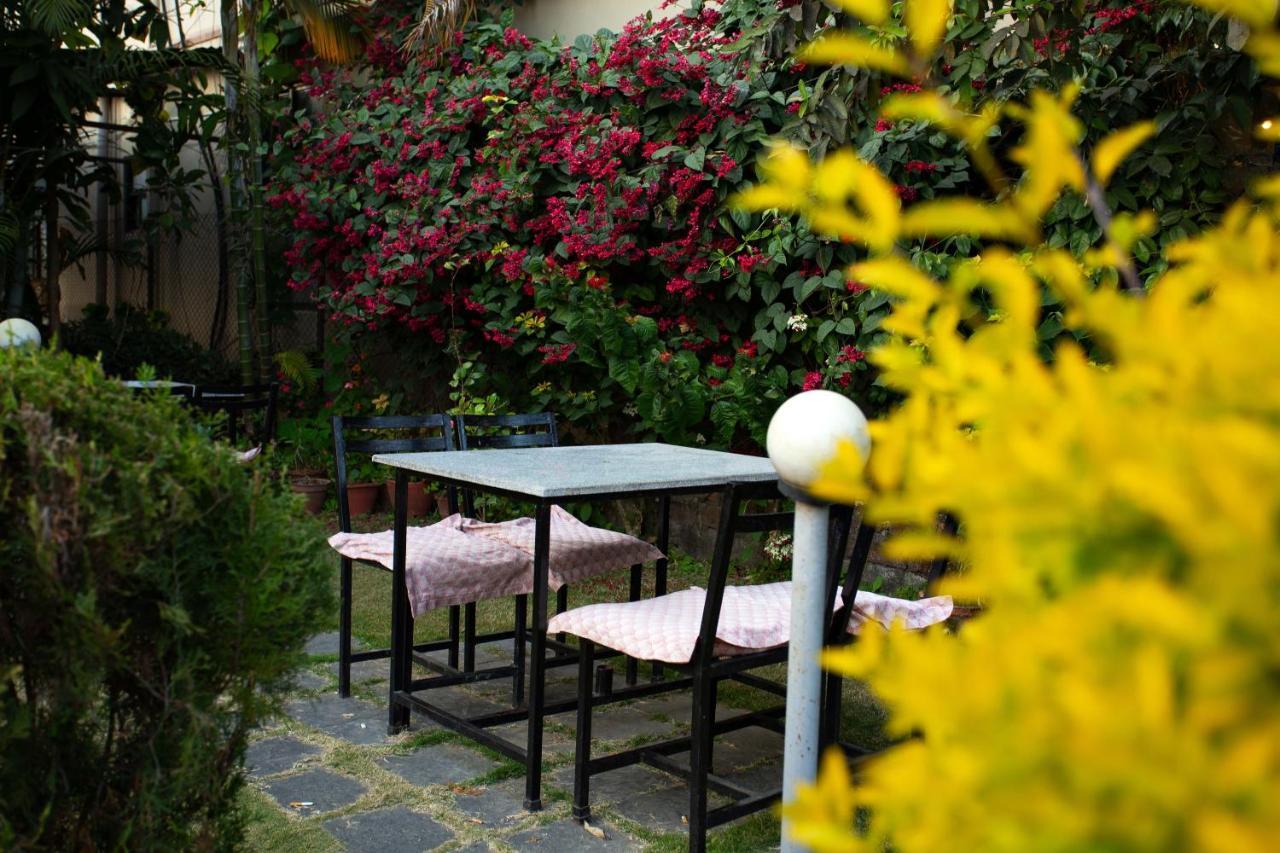 Hotel Orchid Pokhara Esterno foto