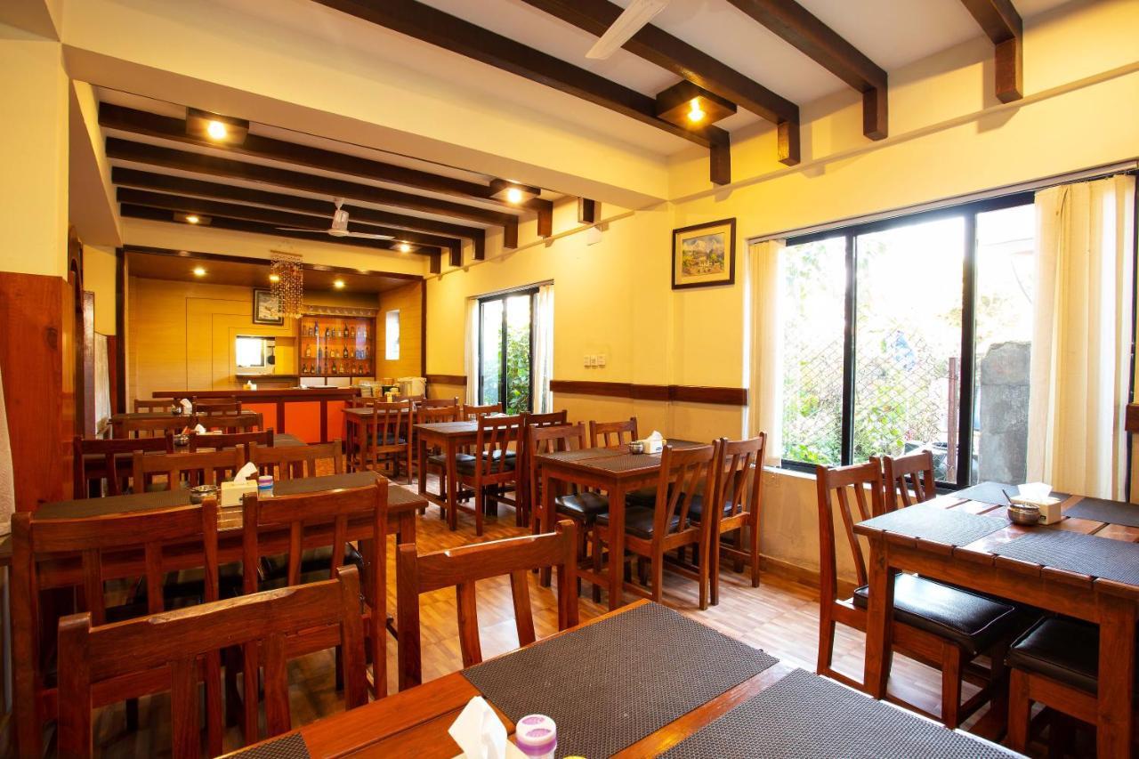 Hotel Orchid Pokhara Esterno foto