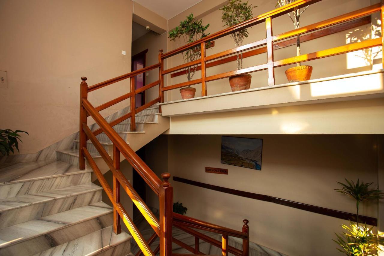 Hotel Orchid Pokhara Esterno foto