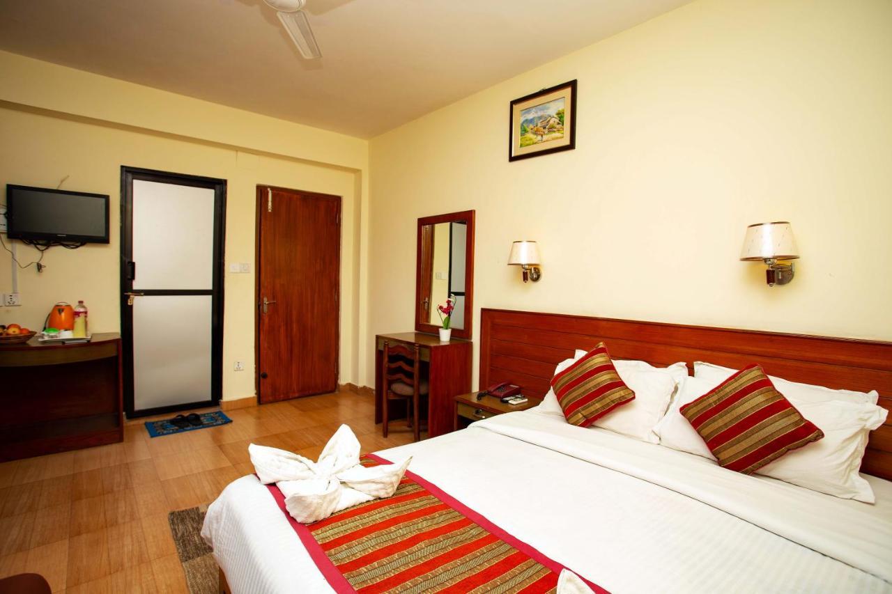 Hotel Orchid Pokhara Esterno foto