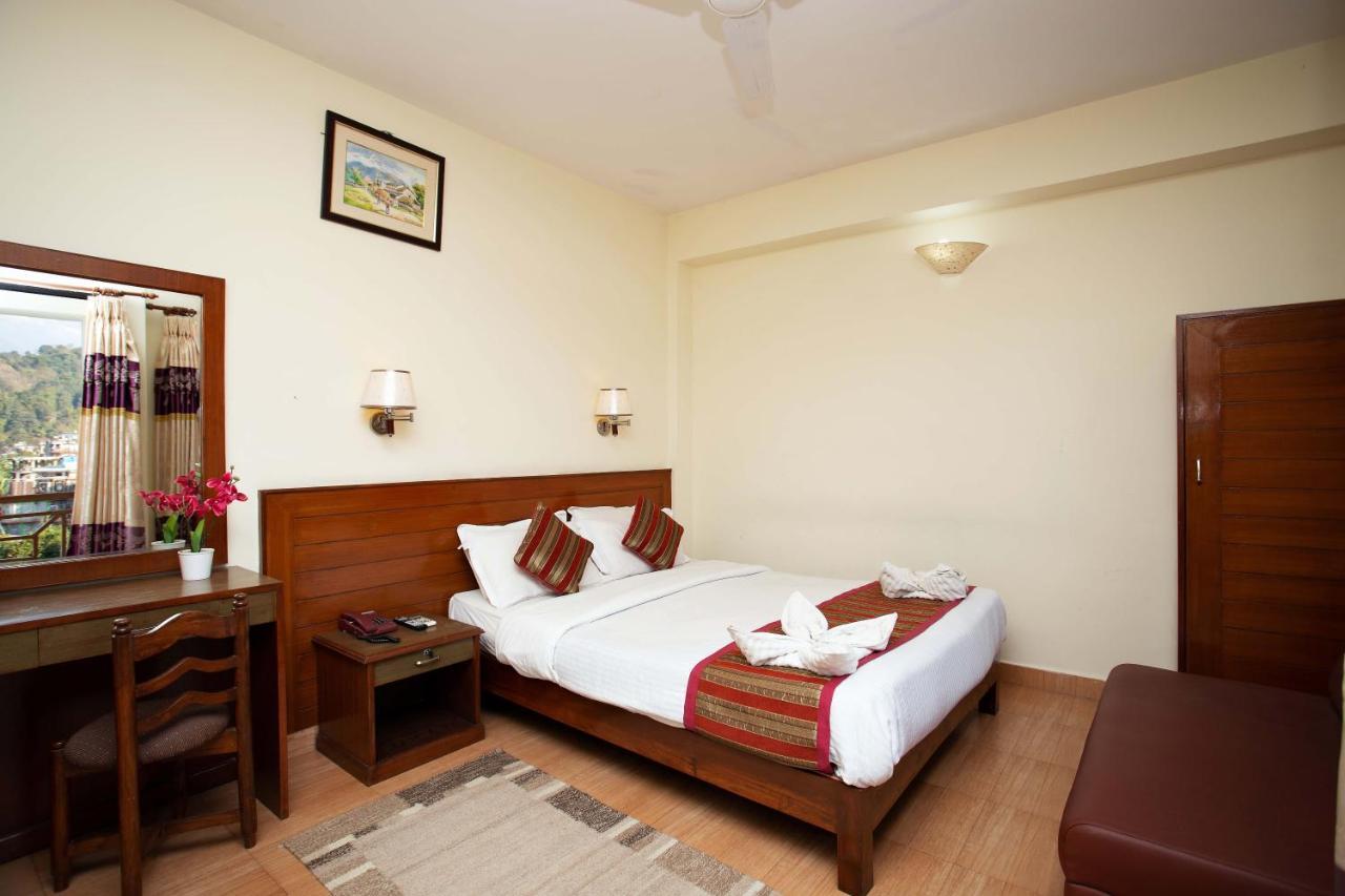 Hotel Orchid Pokhara Esterno foto