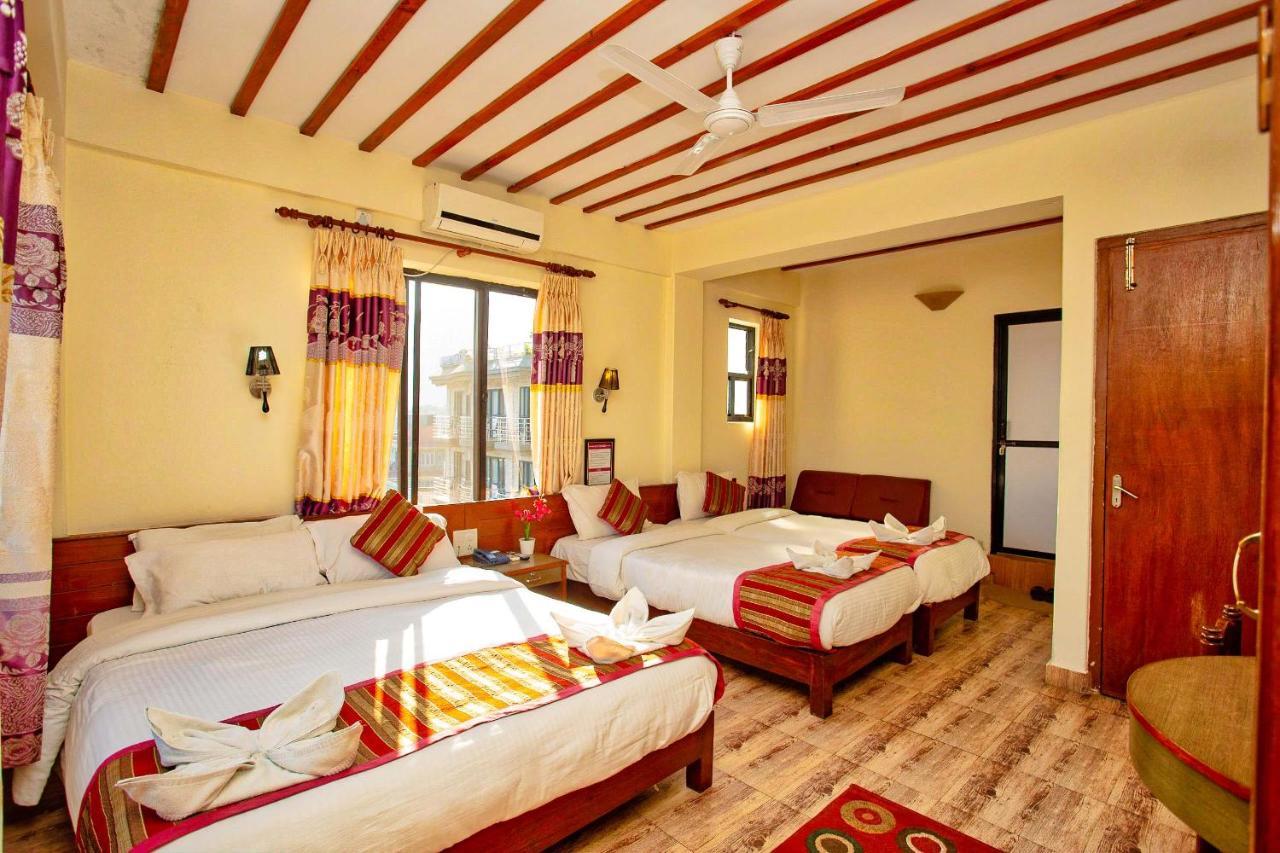 Hotel Orchid Pokhara Esterno foto