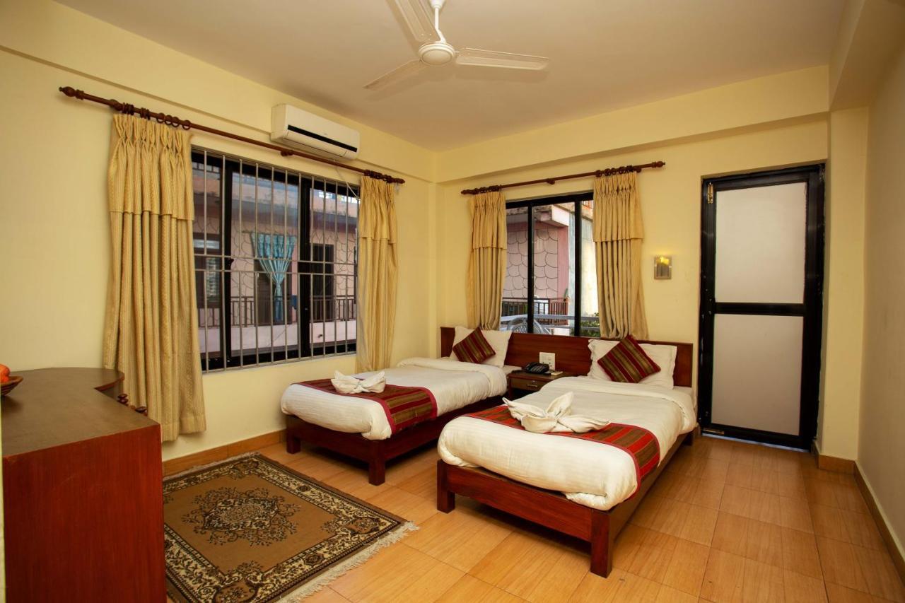 Hotel Orchid Pokhara Esterno foto