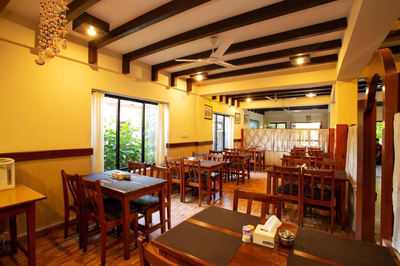 Hotel Orchid Pokhara Esterno foto