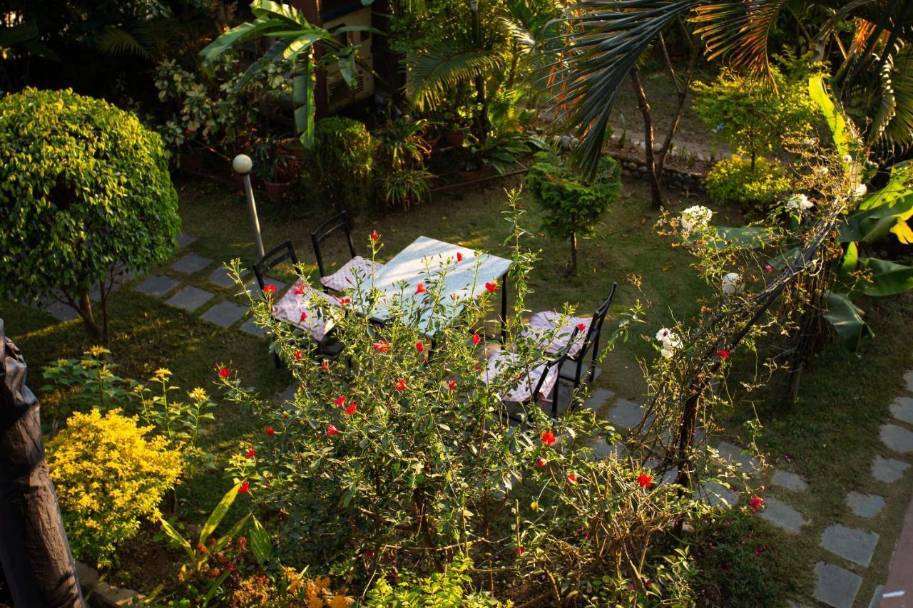 Hotel Orchid Pokhara Esterno foto