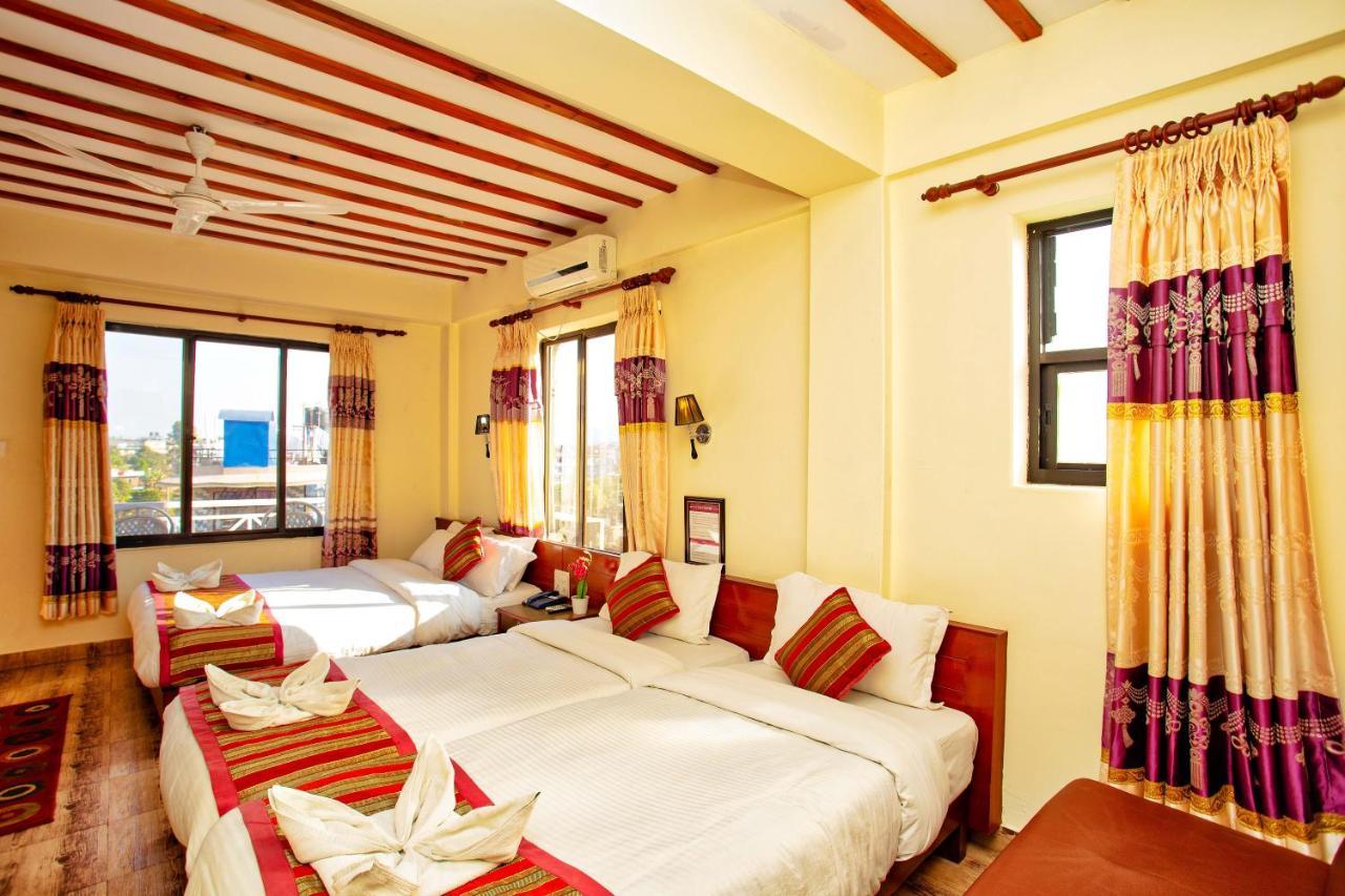 Hotel Orchid Pokhara Esterno foto