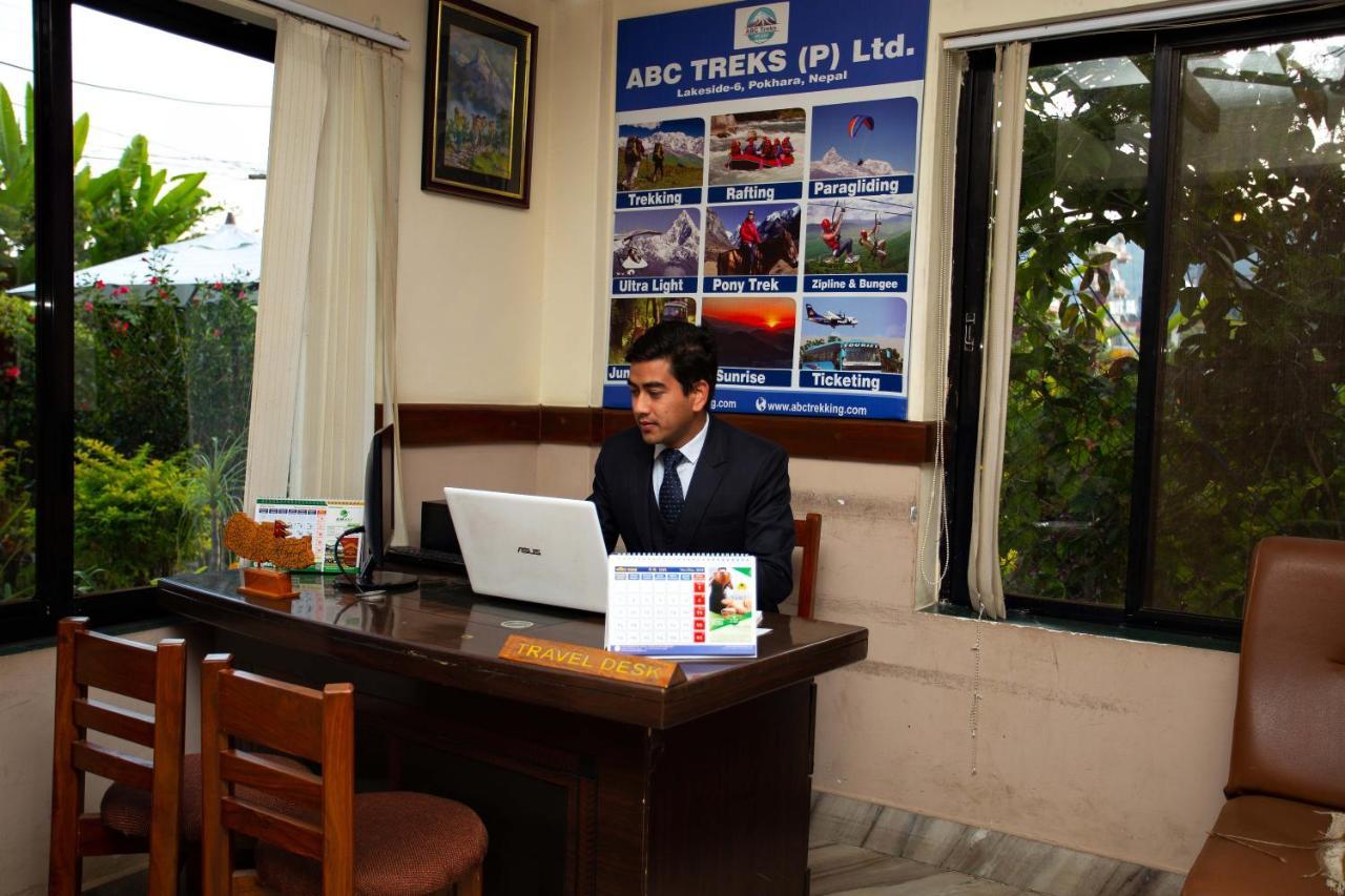 Hotel Orchid Pokhara Esterno foto