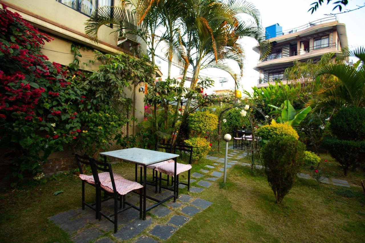 Hotel Orchid Pokhara Esterno foto