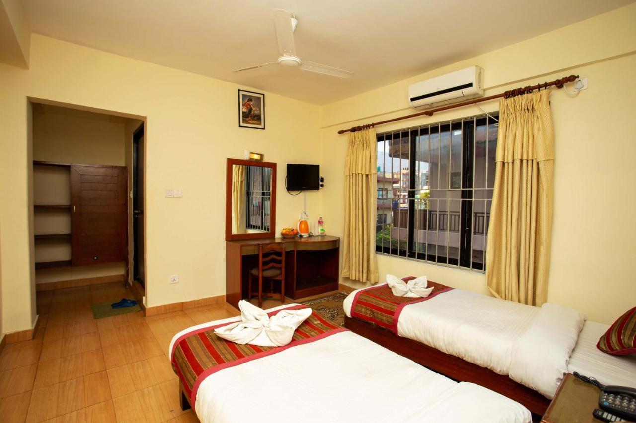 Hotel Orchid Pokhara Esterno foto