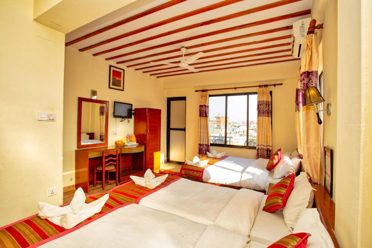 Hotel Orchid Pokhara Esterno foto